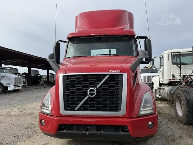 2020 VOLVO VNR64T300