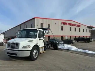 2018 Freightliner M2 106