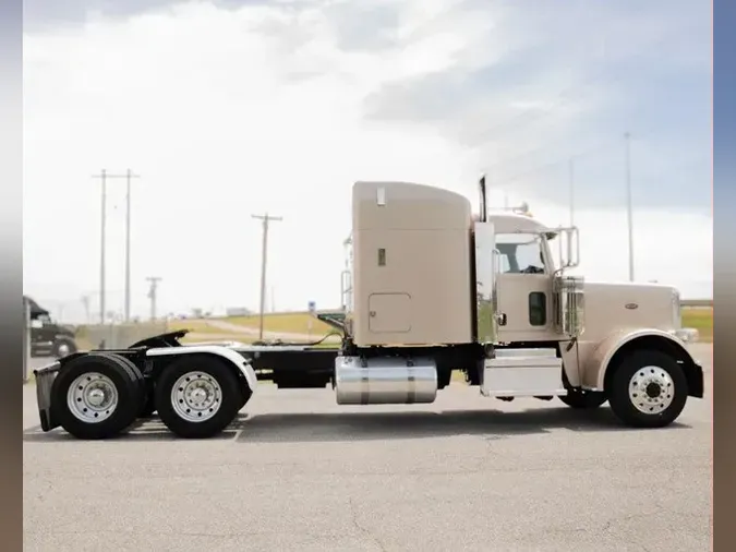 2019 PETERBILT 389