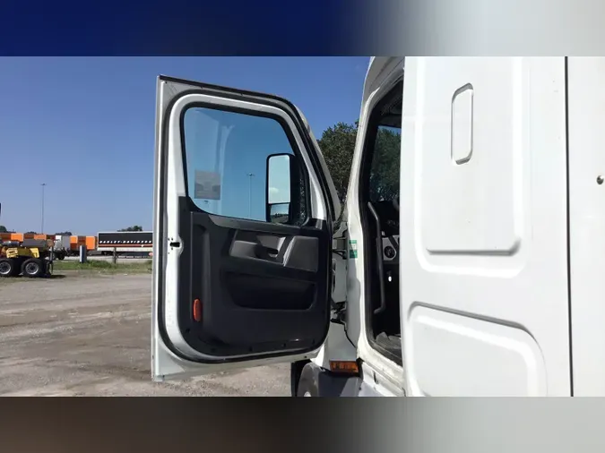 2021 Freightliner Cascadia 126