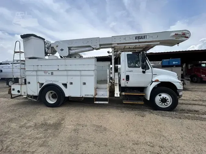 2010 VERSALIFT VO350MHI-01