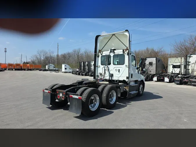 2019 Freightliner Cascadia 126