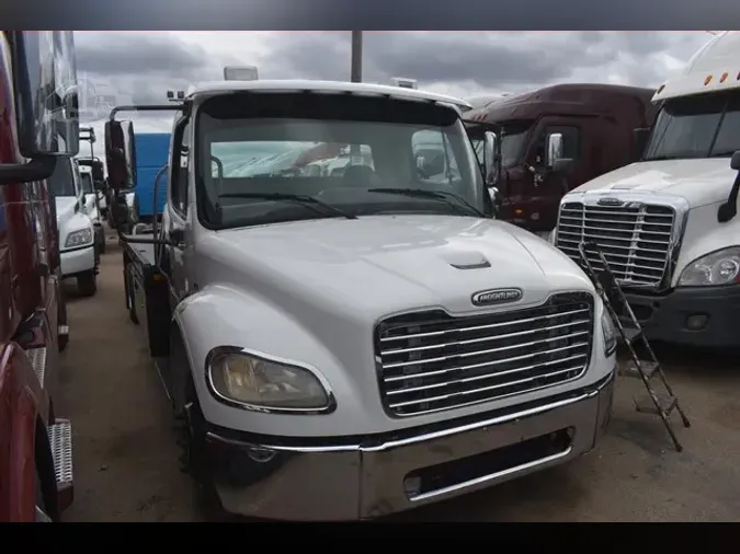 2005 FREIGHTLINER BUSINESS CLASS M2 106