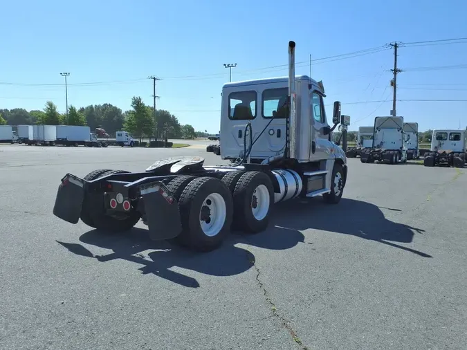 2018 FREIGHTLINER/MERCEDES CASCADIA 125fa2815c13f22faaa06ca88951821b457