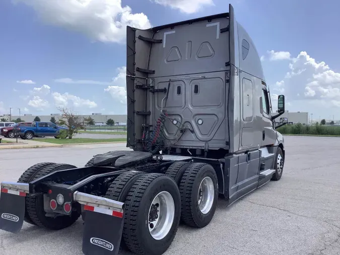2024 Freightliner Cascadia 126