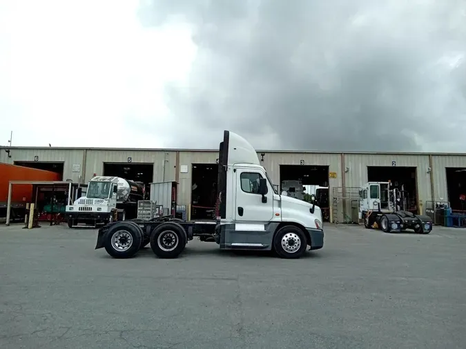 2019 Freightliner Cascadia 125fa3572354eeb21b47837f7d091a8e467