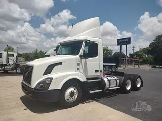 2016 VOLVO VNL64T300