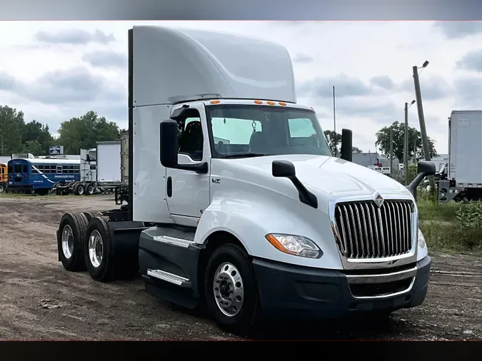 2021 INT LT625 6x4fa384957b95319488fc97b0ad605eeea