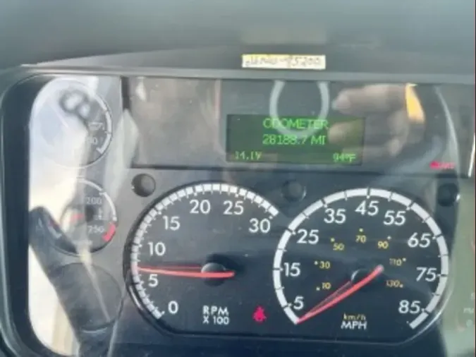 2018 FREIGHTLINER M2 106