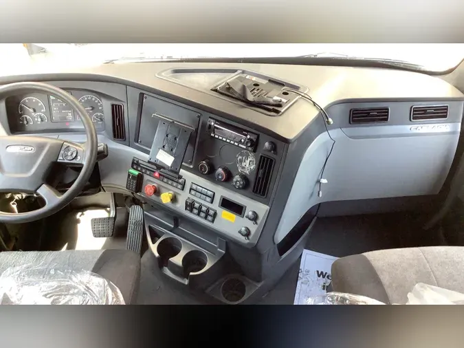 2021 Freightliner Cascadia 126