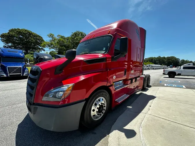 2021 Freightliner Cascadia 126