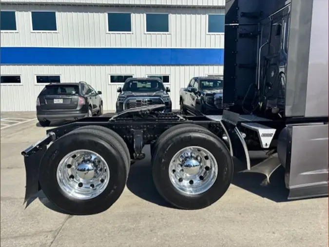 2023 Freightliner Cascadia 126