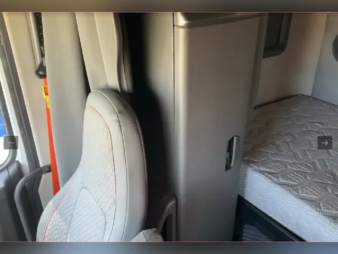 2025 VOLVO VNL64T760fa4d88b6a80472366c2e4e93caac1655