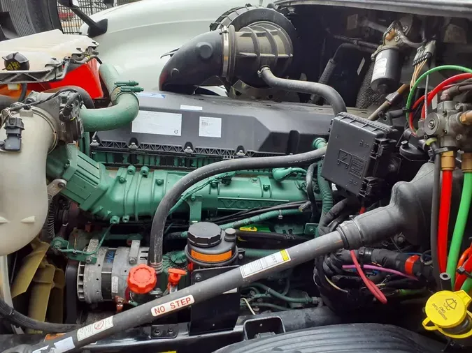 2020 VOLVO VNL64T860