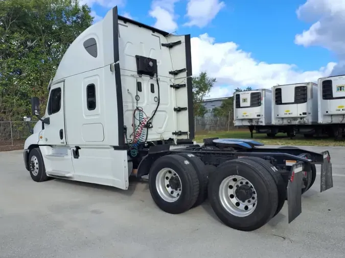 2017 FREIGHTLINER/MERCEDES CASCADIA 125