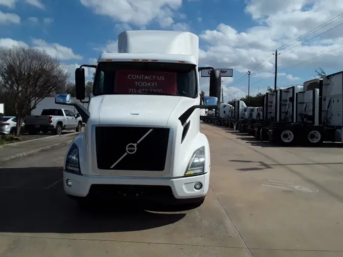 2020 VOLVO VNR64T-640