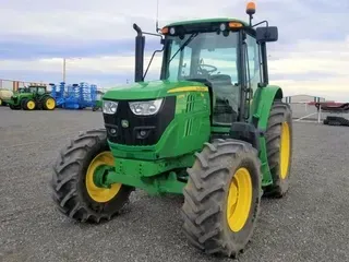2019 John Deere 6110M