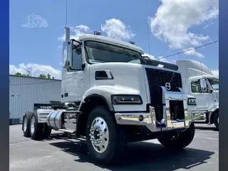 2027 VOLVO VHD64FT300
