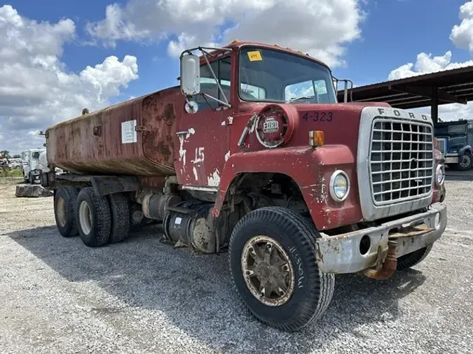 1981 FORD 8000
