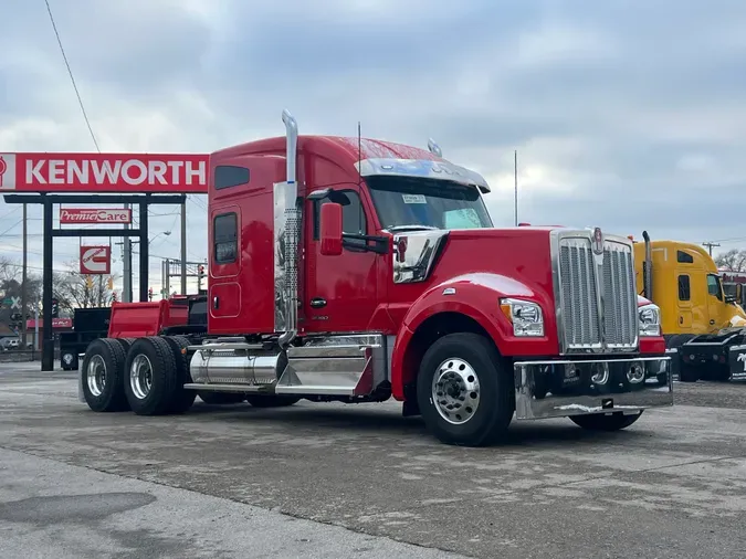 2025 Kenworth W990