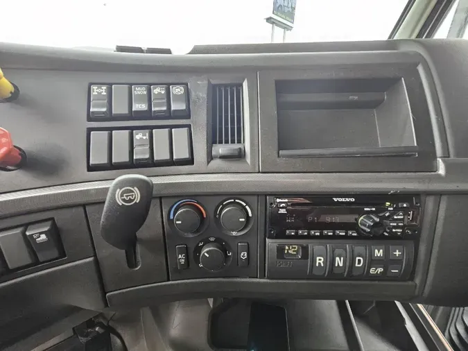 2020 VOLVO VNL64T760