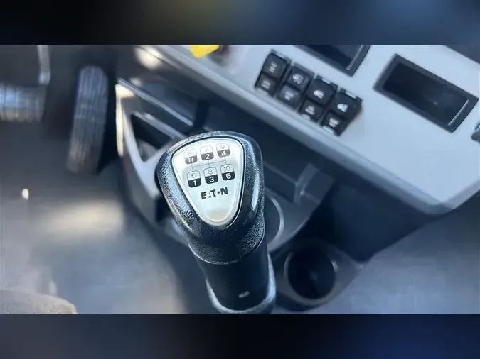 2021 FREIGHTLINER CA126