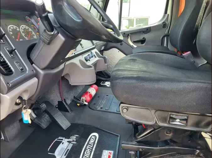 2017 FREIGHTLINER M2 106