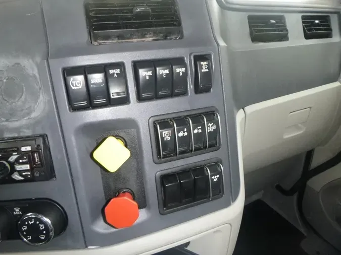 2021 Peterbilt 567