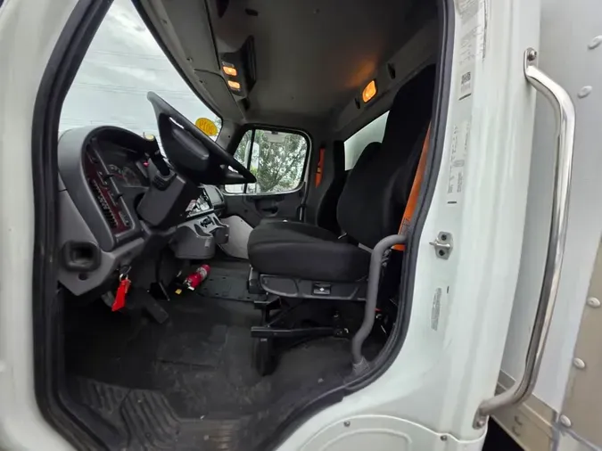 2019 FREIGHTLINER/MERCEDES M2 106
