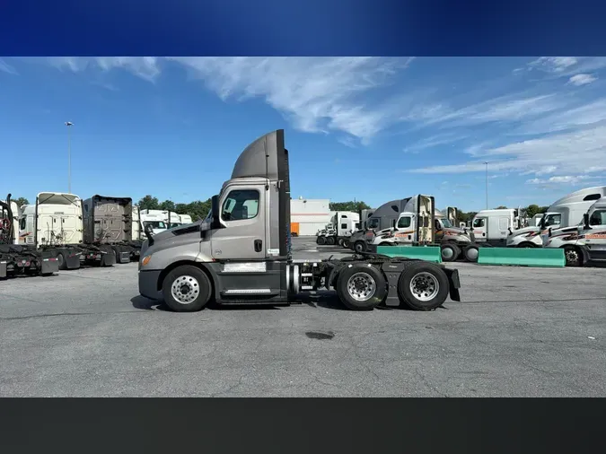 2020 Freightliner Cascadia 126fa738c08ca3bb52a8271e8e2317cd826