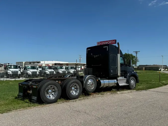 2021 Kenworth T880