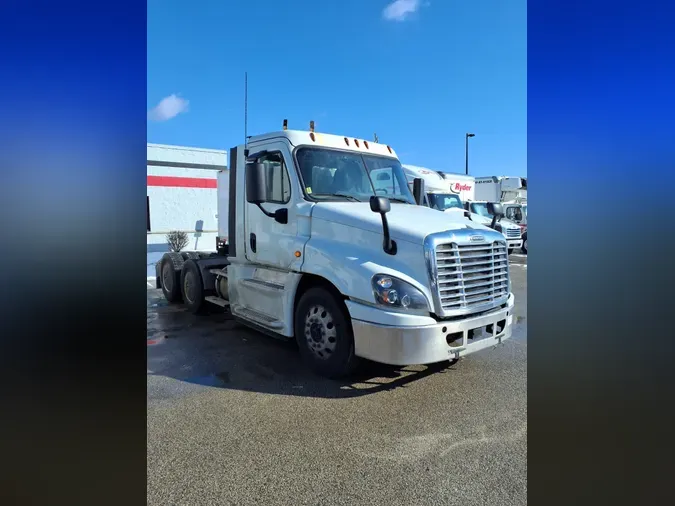 2019 FREIGHTLINER/MERCEDES CASCADIA 125fa784f638ea1d263e11e5e6a4bc28f3a