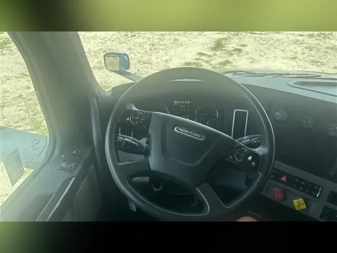 2019 FREIGHTLINER CA126