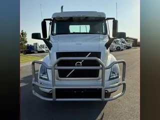 2024 VOLVO VNR64T300