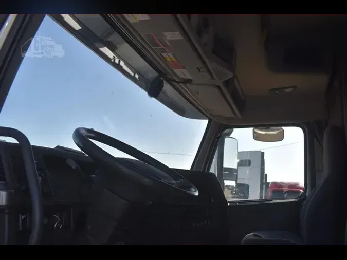 2020 VOLVO VNR62T640