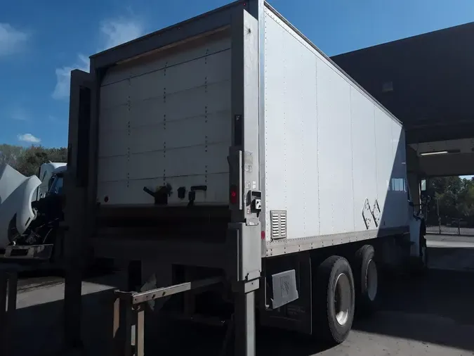 2018 FREIGHTLINER M2 106