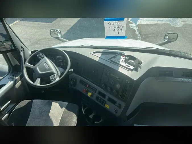 2020 Freightliner Cascadia 126