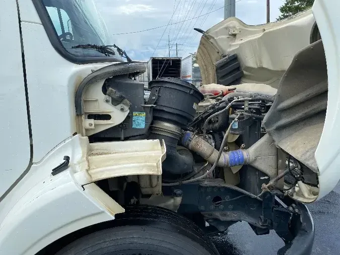 2017 Freightliner M211264S