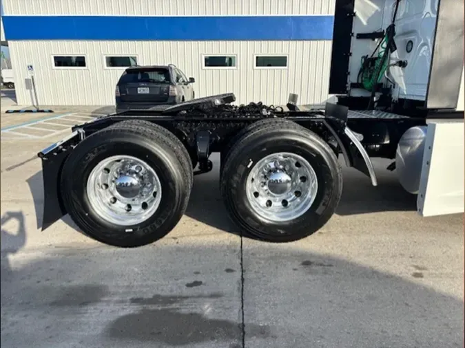 2023 Freightliner Cascadia 126
