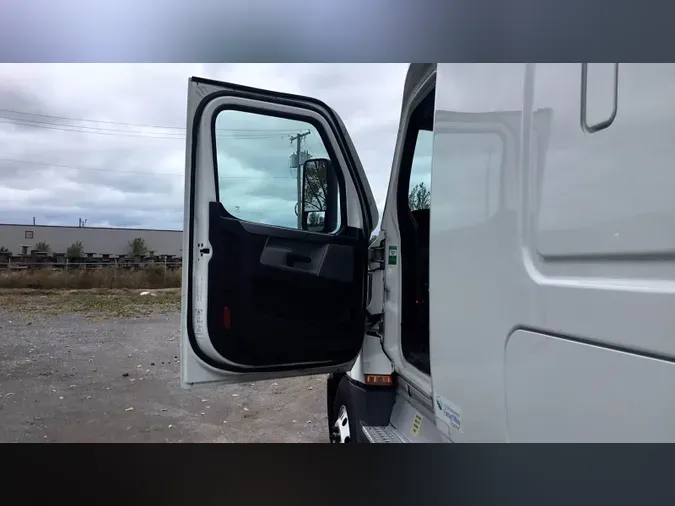 2021 Freightliner Cascadia 126