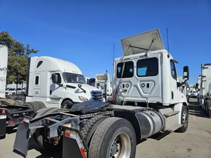 2018 FREIGHTLINER/MERCEDES CASCADIA 113