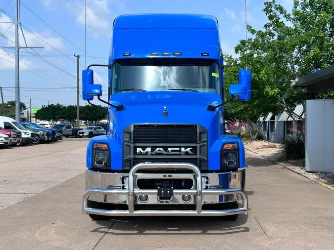 2024 MACK AN64T70