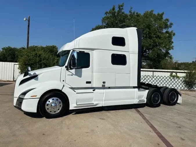 2022 VOLVO VNL64T860