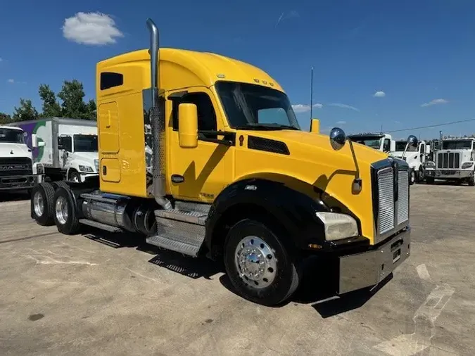 2019 KENWORTH T880