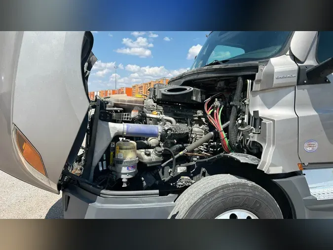 2022 Freightliner Cascadia 126
