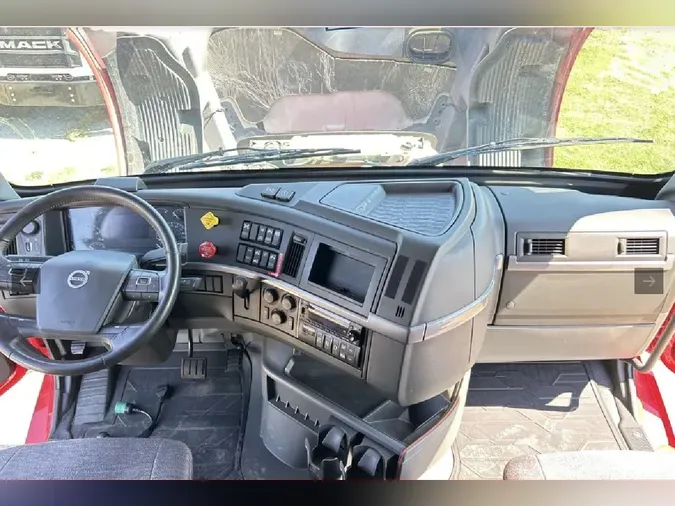 2024 VOLVO VNL64T860