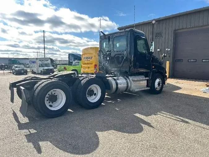 2017 Freightliner X12564ST