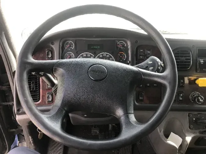 2018 Freightliner M211264S