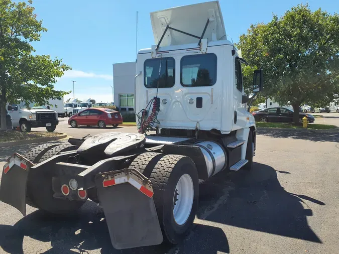 2016 FREIGHTLINER/MERCEDES CASCADIA 125