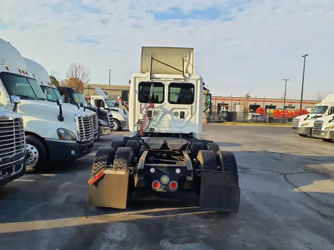 2015 FREIGHTLINER/MERCEDES CASCADIA 125